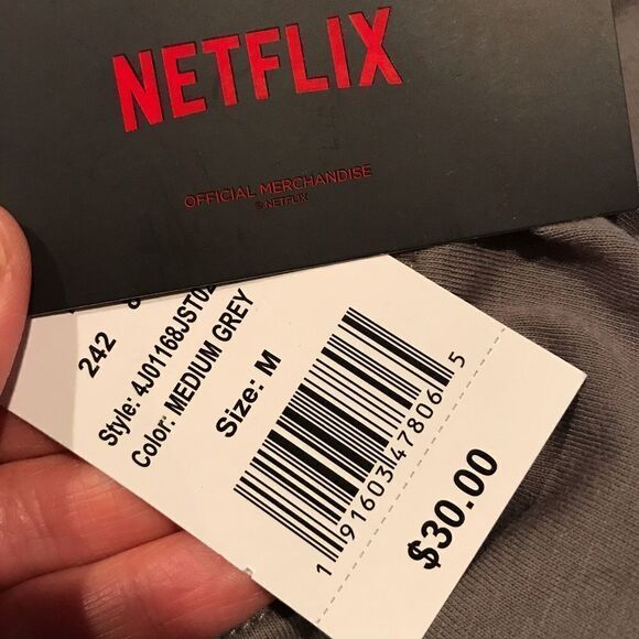 Stranger Things Netflix “Friends Don't Lie” Graphic Tee - Picture 6 of 8